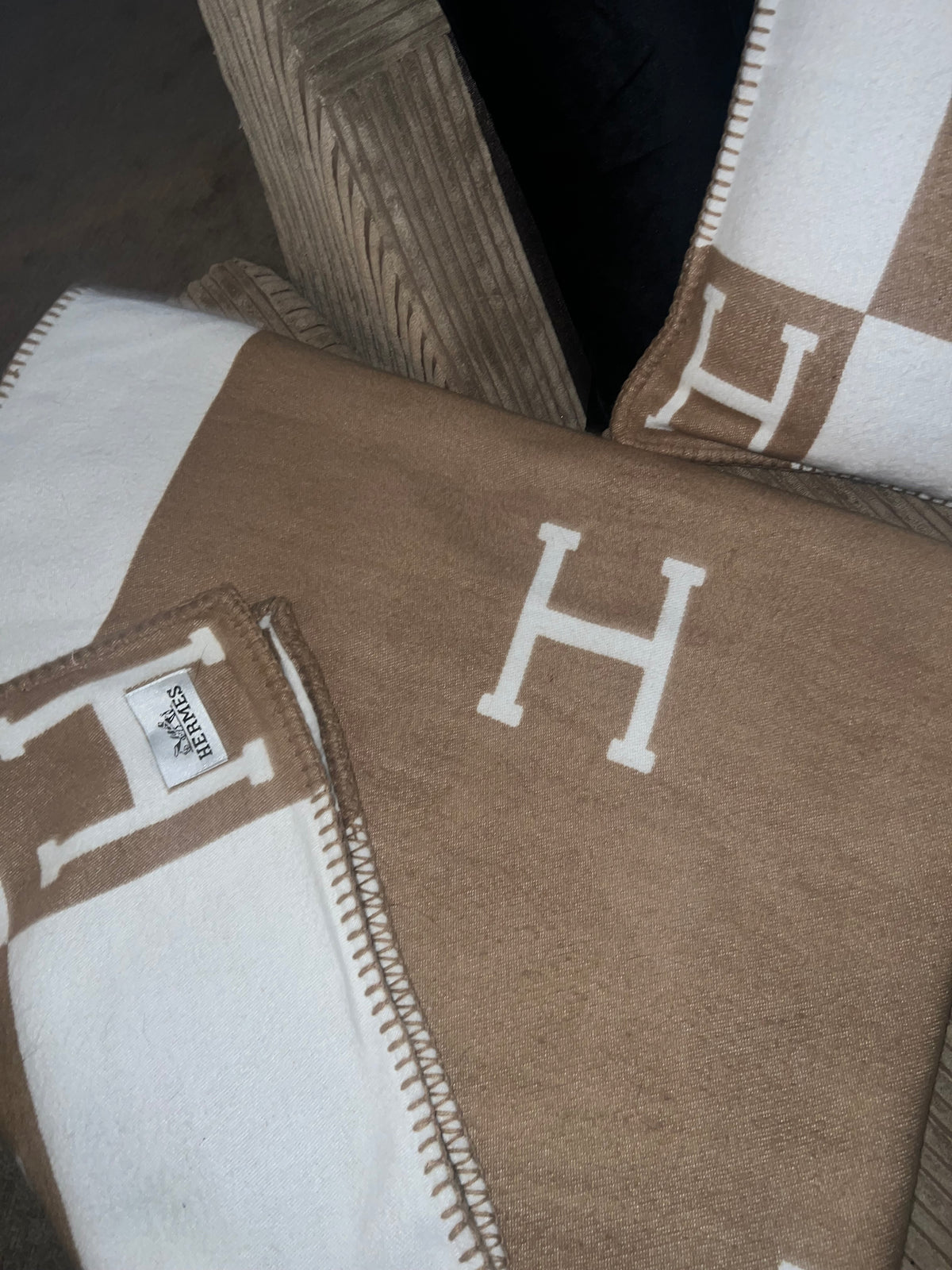 H Pillow & Blanket Set